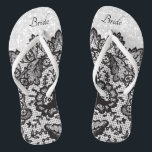 Chanclas Lazo floral negro y roscas de giro Purpurina blanc<br><div class="desc">Hermoso Flip Flop Shoes con un falso encaje floral negro sobre un falso fondo purpurina blanco listo para su personalización con su nombre o títulos de fiesta nupcial. ⭐ Este Producto es 100% Personalizable. *****Haga clic en el BOTÓN PERSONALIZAR para añadir, borrar, mover, cambiar de tamaño, girar, etc..cualquiera de los...</div>
