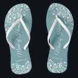 Chanclas Lugar blanco en una Verde azulada y elegante emple<br><div class="desc">Estas hermosas chancletas de boda son una gran manera de agradecer y reconocer a su empleada de honor mientras salva sus pies al mismo tiempo. Presenta un diseño elegante con un fondo de color verde azulado o turquesa y un lienzo floral blanco. La elegante letra de la escritura dice Maid...</div>