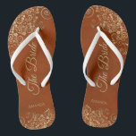 Chanclas Lugar dorado sobre Naranja oxidado Elegante Boda d<br><div class="desc">Baile la noche con estos hermosos chanclos bodas. Diseñadas para la novia, cuentan con un diseño sencillo y elegante, con letras de escritura doradas en un naranja rojizo o fondo de color madera quemada y elegantes rizos de encaje dorado y remolinos. Hermosa manera de mantenerse elegante y apropiado mientras se...</div>