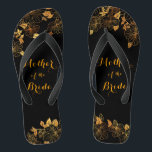 Chanclas Madre de la novia de lujo negro y oro follaje<br><div class="desc">Estas magníficas sandalias "Madre de la Novia" de lujo negro y dorado ostentan una lujosa paleta dorada y negra, con un impresionante patrón dorado floral y una tipografía moderna sobre un fondo negro, con una elegancia y una sofisticación exuberantes. Es un hermoso regalo para tu fiesta de novias. Vea la...</div>