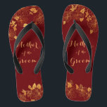 Chanclas Madre del Groom Dark Burgundy & Foliage de oro<br><div class="desc">Las chancletas de follaje de la Madre del Borgoña Oscuro de Groom y del Oro tienen un fondo burdeos oscuro, adornado con un intrincado patrón dorado de vegetación floral y una tipografía moderna de personalizable. La combinación de los ricos burdeos y el oro brillante crean una estética elegante y lujosa....</div>