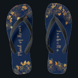 Chanclas Mano de honor de la Marina de Foliage de Oro Azul<br><div class="desc">Esta magnífica follaje dorado de las rocas de honor azul marino tiene un fondo azul oscuro adornado con un intrincado patrón dorado de vegetación floral y una tipografía moderna de personalizable. La combinación de la armada rica y el oro brillante crean una estética elegante y lujosa. Es un hermoso regalo...</div>