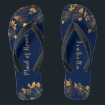Chanclas Mano de honor de la Marina de Foliage de Oro Azul<br><div class="desc">Esta magnífica follaje dorado de las rocas de honor azul marino tiene un fondo azul oscuro adornado con un intrincado patrón dorado de vegetación floral y una tipografía moderna de personalizable. La combinación de la armada rica y el oro brillante crean una estética elegante y lujosa. Es un hermoso regalo...</div>
