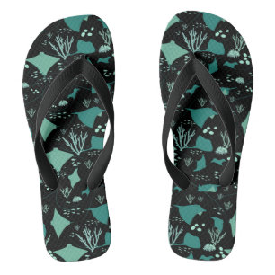 Chanclas Mantarrayas azules y negras y estampado de arrecif