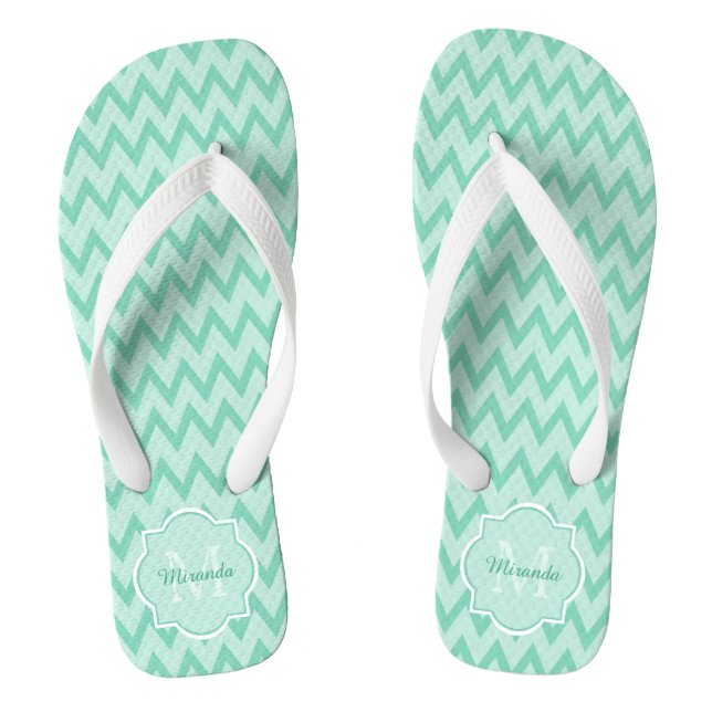 Chanclas Mint Green Chevron Zigzag Nombre y Monograma (Plantilla)