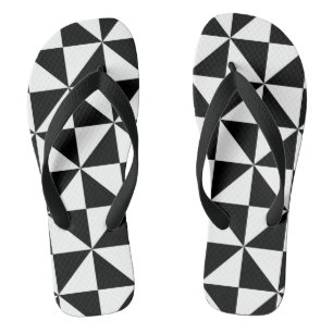 Chanclas Modelo blanco y negro del triángulo