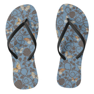 Chanclas modelo con los rosas y la mariposa