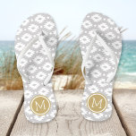 Chanclas Monograma azteca gris y dorado<br><div class="desc">Personalizado imprimió sandalias "flip flop" con un patrón geométrico azteca y su monograma personalizado u otro texto en un marco circular. Haga clic en Personalizar para cambiar los tipos de letra y los colores del texto o para agregar sus propias imágenes para crear un diseño único de un tipo.</div>