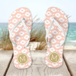 Chanclas Monograma azteca Peach y Gold<br><div class="desc">Personalizado imprimió sandalias "flip flop" con un patrón geométrico azteca y su monograma personalizado u otro texto en un marco circular. Haga clic en Personalizar para cambiar los tipos de letra y los colores del texto o para agregar sus propias imágenes para crear un diseño único de un tipo.</div>