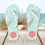 Chanclas Monograma de Aqua y Coral Trellis<br><div class="desc">Personalizado imprimió sandalias "flip-flop" con un elegante diseño moderno y un monograma personalizado u otro texto en un marco circular. Haga clic en Personalizar para cambiar los tipos de letra y los colores del texto o para agregar sus propias imágenes para crear un diseño único de un tipo.</div>