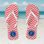 Chanclas Monograma de Chevron rojo blanco y azul<br><div class="desc">Personalizado imprimió sandalias de voladizo con un elegante patrón de chevron moderno y su monograma personalizado u otro texto en un marco circular. Haga clic en Personalizar para cambiar los tipos de letra y los colores del texto o para agregar sus propias imágenes para crear un diseño único de un...</div>