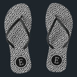 Chanclas Monograma de clave griega blanca y negra<br><div class="desc">Personalizado imprimió sandalias "flip flop" con un elegante y moderno patrón de clave griega y su monograma personalizado u otro texto en un marco circular. Haga clic en Personalizar para cambiar los tipos de letra y los colores del texto o para agregar sus propias imágenes para crear un diseño único...</div>