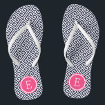 Chanclas Monograma de clave griega rosa y marina<br><div class="desc">Personalizado imprimió sandalias "flip flop" con un elegante y moderno patrón de clave griega y su monograma personalizado u otro texto en un marco circular. Haga clic en Personalizar para cambiar los tipos de letra y los colores del texto o para agregar sus propias imágenes para crear un diseño único...</div>