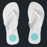 Chanclas Monograma de clave griega y turquesa<br><div class="desc">Personalizado imprimió sandalias "flip flop" con un elegante y moderno patrón de clave griega y su monograma personalizado u otro texto en un marco circular. Haga clic en Personalizar para cambiar los tipos de letra y los colores del texto o para agregar sus propias imágenes para crear un diseño único...</div>
