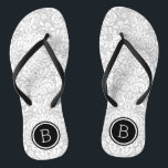 Chanclas Monograma de Damasco floral gris y negro<br><div class="desc">Personalizado imprimió sandalias de voladizo con un elegante y elegante patrón de damasco floral y su monograma personalizado u otro texto en un marco circular. Haga clic en Personalizar para cambiar los tipos de letra y los colores del texto o para agregar sus propias imágenes para crear un diseño único...</div>