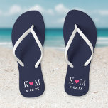 Chanclas Monograma de la Marina y el Boda Moderno Rosa<br><div class="desc">Personalizado imprimió sandalias de "flip flop" personalizadas con un corazón lindo y sus iniciales de monograma y fecha de boda. Haga clic en Personalizar para cambiar los tipos de letra y los colores del texto o para agregar sus propias imágenes para crear un diseño único de un tipo.</div>