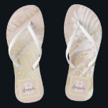 Chanclas Monograma de oro rosa follaje botánico<br><div class="desc">Un elegante y moderno patrón abstracto de verano tropical. Fondo de oro rústico rosa y hojas de palmera blancas. Decorado con finos pinceladas de oro. Añade tu nombre y letra de monograma.</div>