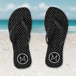 Chanclas Monograma de puntos pequeños en blanco y negro<br><div class="desc">Personalizado imprimió sandalias de flexión con un lindo patrón de puntas de polka femenina y su monograma personalizado u otro texto en un marco de círculo. Haga clic en Personalizar para cambiar los tipos de letra y los colores del texto o para agregar sus propias imágenes para crear un diseño...</div>