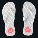 Chanclas Monograma de quatrefoil marroquí gris y coral<br><div class="desc">Personalizado imprimió sandalias "flip flop" con un elegante patrón marroquí de quatrefoil y su monograma personalizado u otro texto en un marco circular. Haga clic en Personalizar para cambiar los tipos de letra y los colores del texto o para agregar sus propias imágenes para crear un diseño único de un...</div>