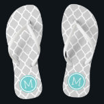 Chanclas Monograma de quatrefoil marroquí gris y turquesa<br><div class="desc">Personalizado imprimió sandalias "flip flop" con un elegante patrón marroquí de quatrefoil y su monograma personalizado u otro texto en un marco circular. Haga clic en Personalizar para cambiar los tipos de letra y los colores del texto o para agregar sus propias imágenes para crear un diseño único de un...</div>