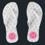 Chanclas Monograma de quatrefol marroquí gris y rosa<br><div class="desc">Personalizado imprimió sandalias "flip flop" con un elegante patrón marroquí de quatrefoil y su monograma personalizado u otro texto en un marco circular. Haga clic en Personalizar para cambiar los tipos de letra y los colores del texto o para agregar sus propias imágenes para crear un diseño único de un...</div>