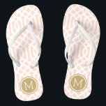 Chanclas Monograma de Rubor Rosado y Oro Trellis<br><div class="desc">Personalizado imprimió sandalias "flip-flop" con un elegante diseño moderno y un monograma personalizado u otro texto en un marco circular. Haga clic en Personalizar para cambiar los tipos de letra y los colores del texto o para agregar sus propias imágenes para crear un diseño único de un tipo.</div>