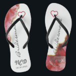 Chanclas Monograma del Favor de la Mujer de la Muñeca Roja<br><div class="desc">Te encantará esta piedra de ágata geodésica roja con cristales blancos con acentos dorados. ¡Ideal para los lugares de boda!</div>