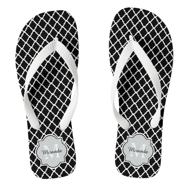 Chanclas Nombre monogramado moderno en blanco y negro (Plantilla)