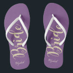 Chanclas Novia Purpurina de oro, morada - personalizada<br><div class="desc">Purpurinoso de oro lindo con tu nombre en un fondo morado. Seleccione el botón de disfraz para cambiar el estilo,  color y tamaño de las fuentes.A cualquier chica le encantaría tener este diseño elegante y elegante.</div>