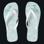Chanclas Novia verde azulada rústica del cordón<br><div class="desc">Estos flips-flopes ofrecen un fondo del cordón verde azulado y de un texto adaptable verde azulado más oscuro en la zona de la punta superior que lee: Novia.</div>