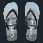 Chanclas Olas oceánicas Cabo Mayo Nueva Jersey<br><div class="desc">Cielo azul bonito con nubes blancas iluminadas,  mar azul,  olas del océano estrepitosas y arena de playa. Fotografía original de TamiraZDesigns.</div>
