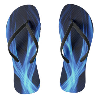 Chanclas oscuras con remolino de llama azul