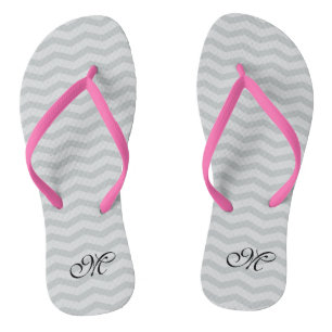 Chanclas para fiesta de boda con monograma de chev