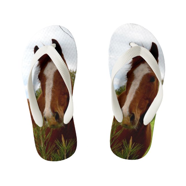 Chanclas Para Niños "A Whipwhof Nature: A Chestnut Horse and Banksia, (Plantilla)