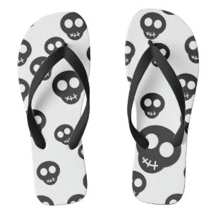 Chanclas Patrón con cráneos negros sobre blanco