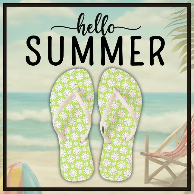 Chanclas Patrón de margarita floral suave Verano verde y bl (Say Hello Summer with these cute floral daisy pattern light green and white flip flops.)