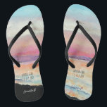 Chanclas Personalizado Pintado Pastel Beach Sunset | Flip F<br><div class="desc">Personalizado Pintado Pastel Beach Sunset Boda | Flip Flops. ¿Quieres un regalo único para tu boda de destino en la playa? Pruebe la playa a sus pies con estas exclusivas chanclas con una puesta de sol pintada en la playa. Fácil de personalizar con su información personal. Puede cambiar sus nombres,...</div>