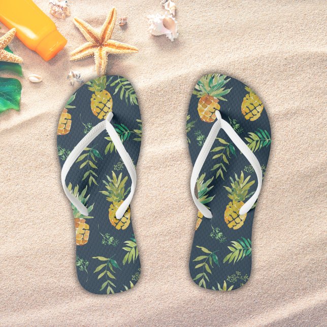 Chanclas Playa de piña de la Marina Tropical (Tropical Navy Pineapple Beach Flip Flops)