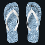 Chanclas Purpurina azul monogramada Madre de novia en Groom<br><div class="desc">Un regalo divertido para la madre de la novia y el novio. Cuando sus pies estén cansados al final de la noche,  ¡ella los querrá! ¡Personalizarlos!</div>