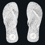Chanclas Purpurina blanco y diamante<br><div class="desc">Los zapatos Flip Flop son hermosos y muy elegantes, con diamantes falsos de color blanco sobre un fondo falso de purpurina blanco, listos para su personalización inicial. ⭐ Este Producto es 100% Personalizable. *****Haga clic en el BOTÓN PERSONALIZAR para añadir, borrar, mover, cambiar de tamaño, girar, etc..cualquiera de los gráficos...</div>