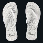 Chanclas Purpurina de confetti blanco y metal blanco | Novi<br><div class="desc">Bridal Party Flip Flop Shoes listo para que usted lo personalize. Si es necesario... puede comenzar fresco con su propio texto, color de texto y opciones de tipo de letra con el área de herramientas de diseño de Zazzle. Nota ✔: No es necesario cambiar todas las áreas de plantilla. 📌...</div>