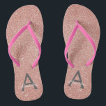Chanclas Purpurina de oro rosa y monograma de espuma<br><div class="desc">Purpurina de Faux y Flip Flip Flops de Boda Sparkle Girly Beach. Estos Flip Flops de oro de Rosa Girly se pueden personalizar para incluir tu primer y primer nombre y son una ducha nupcial perfecta,  una fiesta de soltera o una fiesta de cumpleaños en la playa.</div>