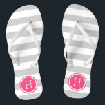 Chanclas Rayos y rayas rosadas de la prepa Monograma<br><div class="desc">Personalizado imprimió sandalias "flip-flop" con un patrón de franja náutica preppy y su monograma personalizado u otro texto en un marco circular. Haga clic en Personalizar para cambiar los tipos de letra y los colores del texto o para agregar sus propias imágenes para crear un diseño único de un tipo....</div>