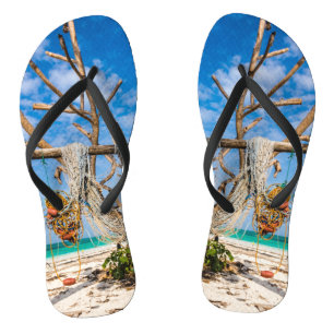 Chanclas Redes de pesca que se secan en la playa