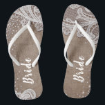 Chanclas Rústico encaje y burlap purpurina de plata novia<br><div class="desc">Elegante encaje blanco vintage y brillante purpurina plateado sobre un rústico fondo de burpón. grandes regalos de novias para novias en rústico boda,  boda de granero y boda campestre. Vea todas las piezas coincidentes de la colección.</div>