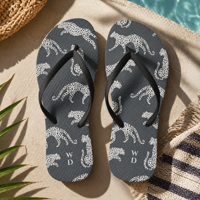 Chanclas | Sandalias de Playa con Estampado de Gue (Stylish cheetah flip flops with fashion led appeal and monogram initials.)