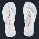 Chanclas Sencillo encaje plateado y doncella roja de Boda d<br><div class="desc">Estas hermosas chancletas de boda son una gran manera de agradecer y reconocer a su empleada de honor mientras salva sus pies al mismo tiempo. Presenta un diseño elegante con encaje gris plateado sobre fondo blanco y elegantes letras de guión rojo crimson. En el test se lee Maid of Honor...</div>