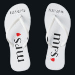 Chanclas Señora el casarse de las novias de los<br><div class="desc">¡Una adición linda a su playa o boda del poolside! Los flips-flopes blancos con la palabra "señora", un corazón rojo y el nombre de las novias se personalizan. Para considerar el tirón a juego del novio los fracasos satisfacen para visitar mi tienda "la princesa de Hungarican" en www.zazzle.com/hungaricanprincess*. Mire en...</div>