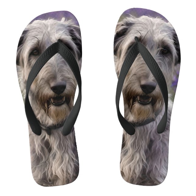 Chanclas Serene Majesty: Lobo sentado en un iris morado (Plantilla)