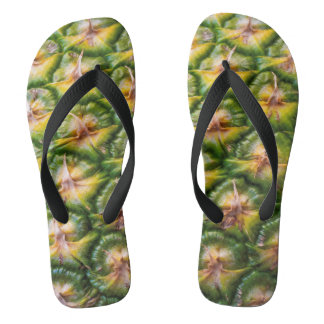 Chanclas Slippers met ananas print close up